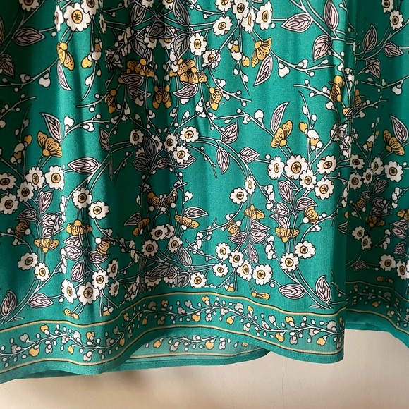 Max Studio Green Floral Top - Picture 5 of 6